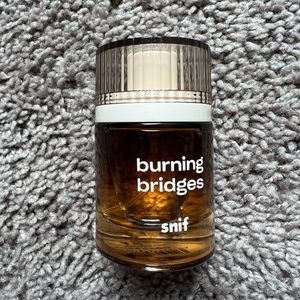 snif perfume Burning Bridges